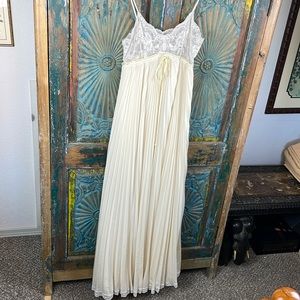 Vintage night gown with pleated accordion skirt S